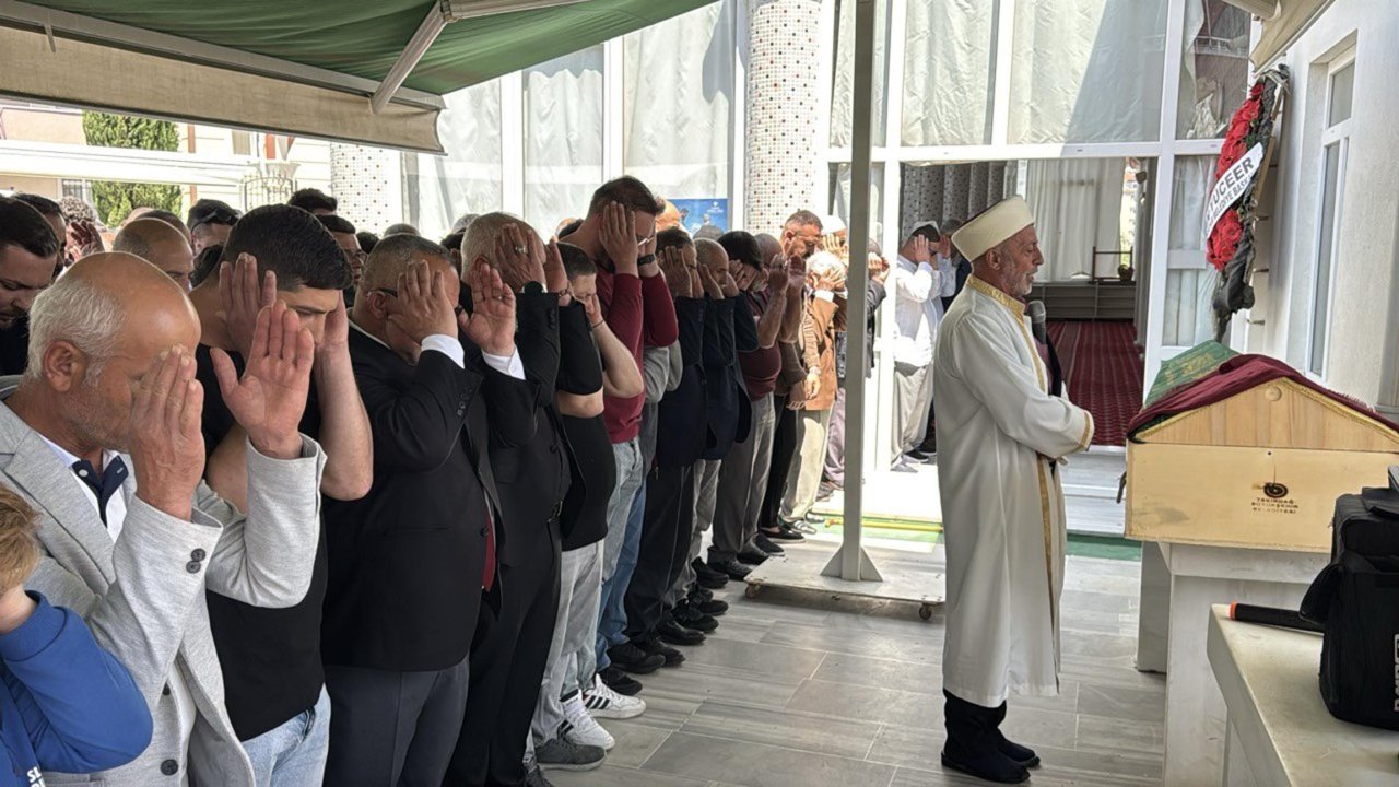 Çanakkale'deki otobüs kazasında ölen kadın, Tekirdağ'da toprağa verildi