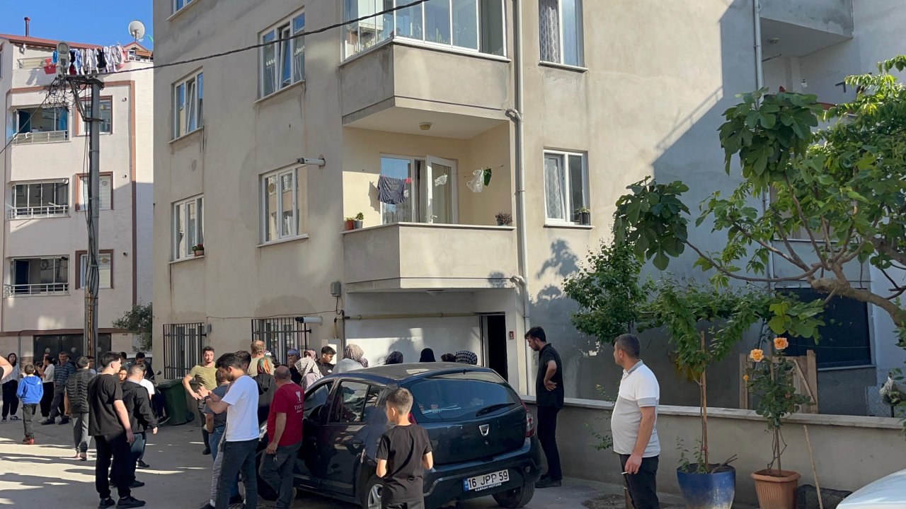 ‘Çöp atma’ tartışması kılıç ve sopalı kavgaya dönüştü: 3 yaralı