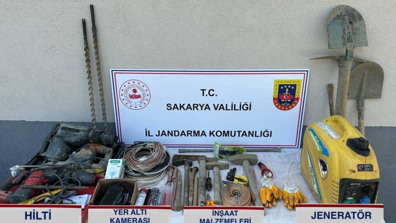 Kaçak kazı yapan 3 kişiye suçüstü