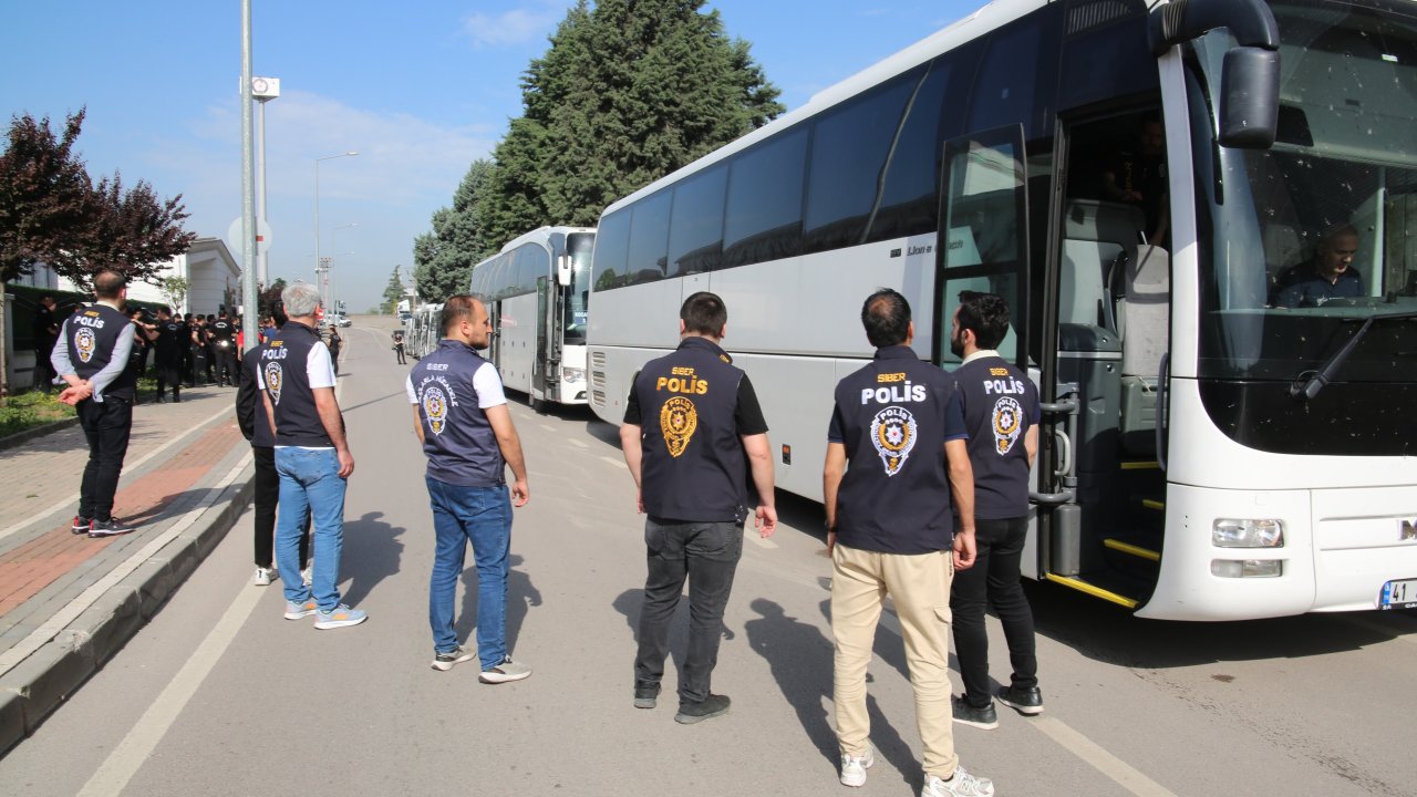 Sahte araç kiralama sitesi üzerinden 122 kişiyi dolandıran 52 şüpheli tutuklandı
