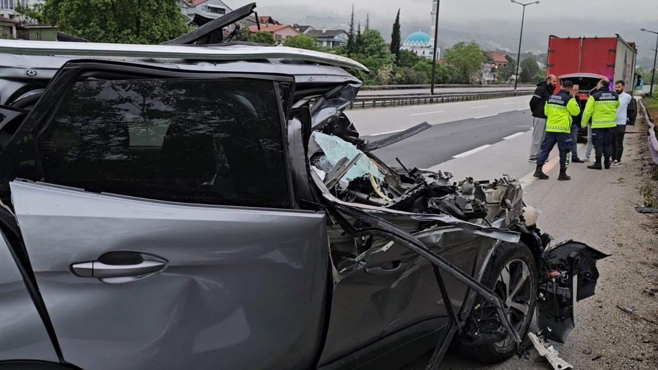 TIR'a arkadan çarpan cipin sürücüsü hafif yaralandı