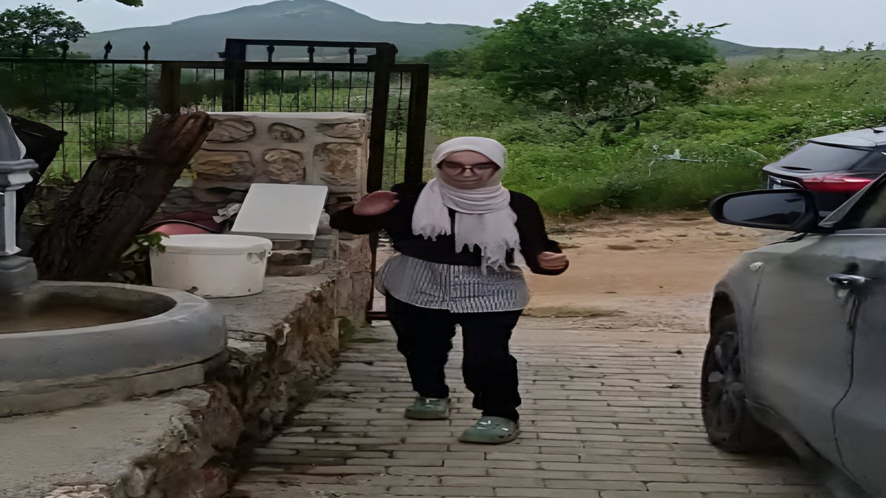 Üniversite hayali kurarken geçirdiği kaza sonrası yatağa bağımlı kalan Esma, fizik tedaviyle ayağa kalktı