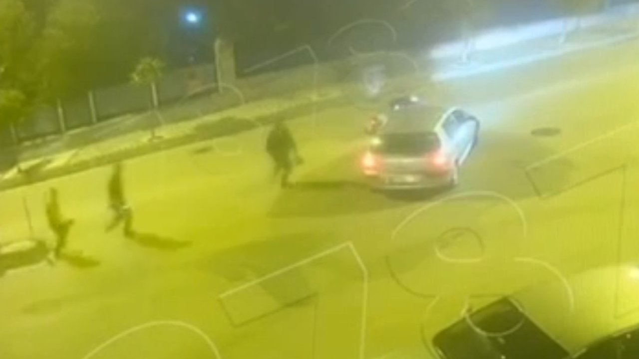 Edirne'de bekçilerin 'dur' ihtarına uymayan motosikletli, otomobille çarpıştı; kaza kamerada