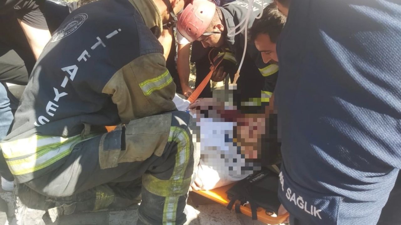Aydınlatma direğine çarpan otomobil, kaldırımda asılı kaldı; sürücü yaralandı