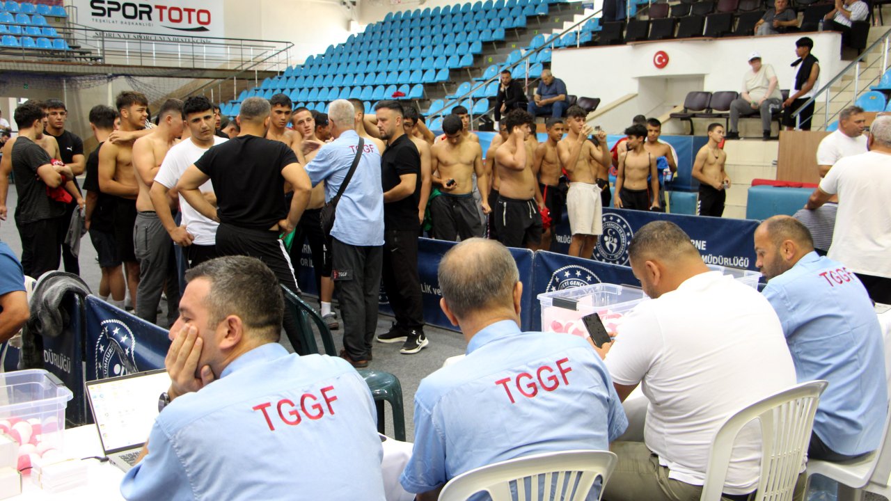 Kırkpınar'a katılacak 826 pehlivanın kaydı başladı