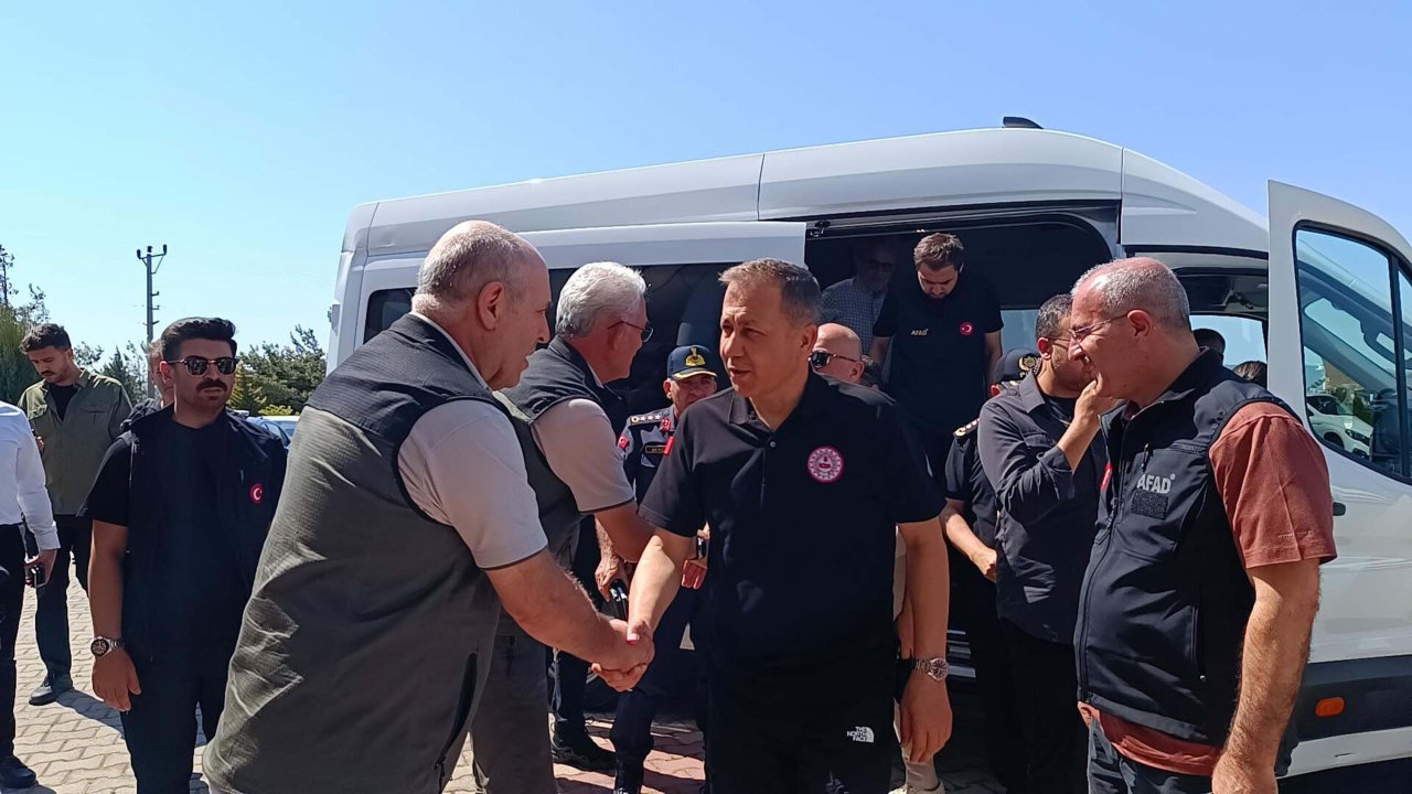 Bakan Yerlikaya: Çanakkale'deki yangında 1000 hektar alan zarar gördü