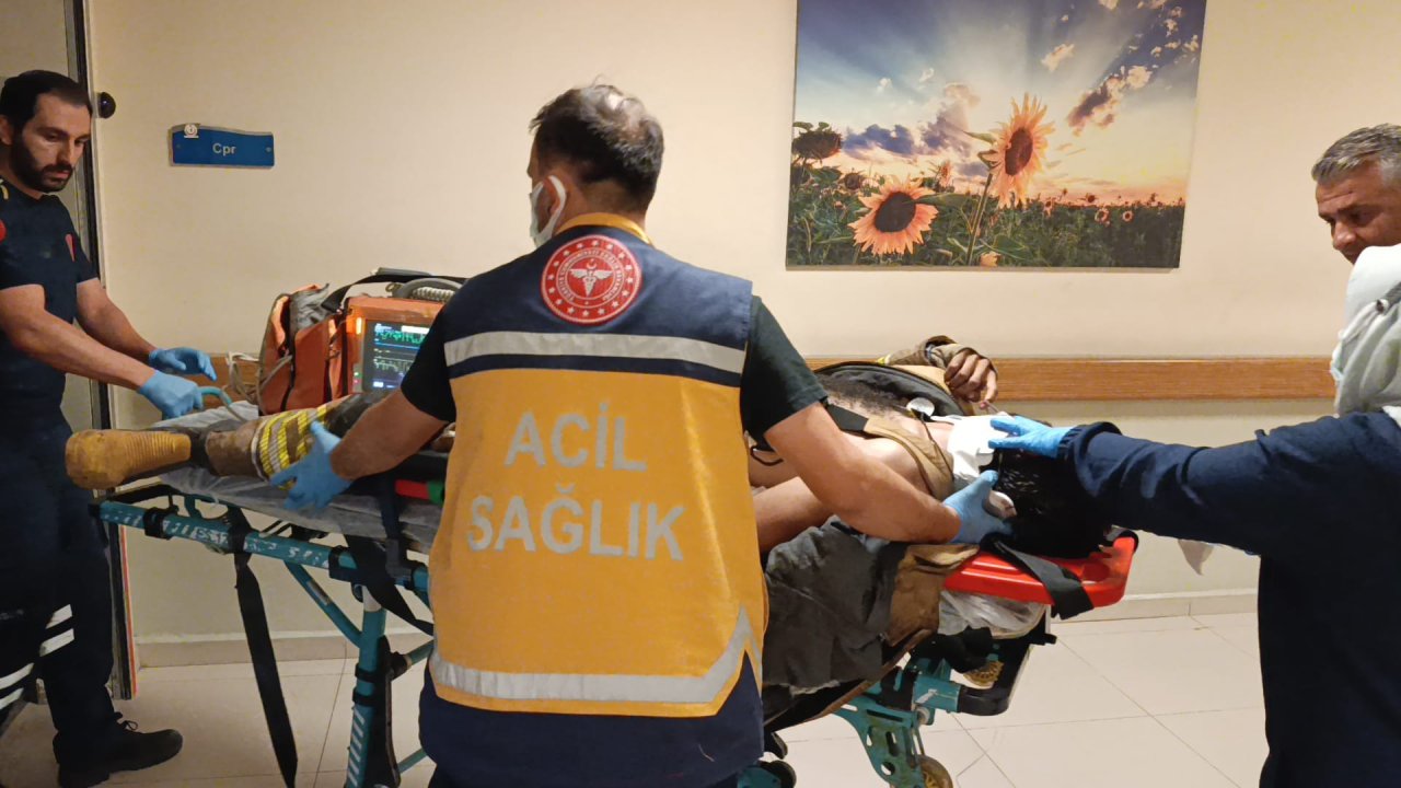 Yangına müdahale sırasında itfaiye aracından düşen itfaiye eri yaralandı