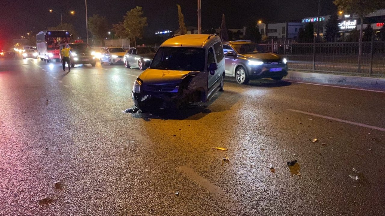 Bursa'da hafif ticari araçla otomobil çarpıştı: 1 yaralı
