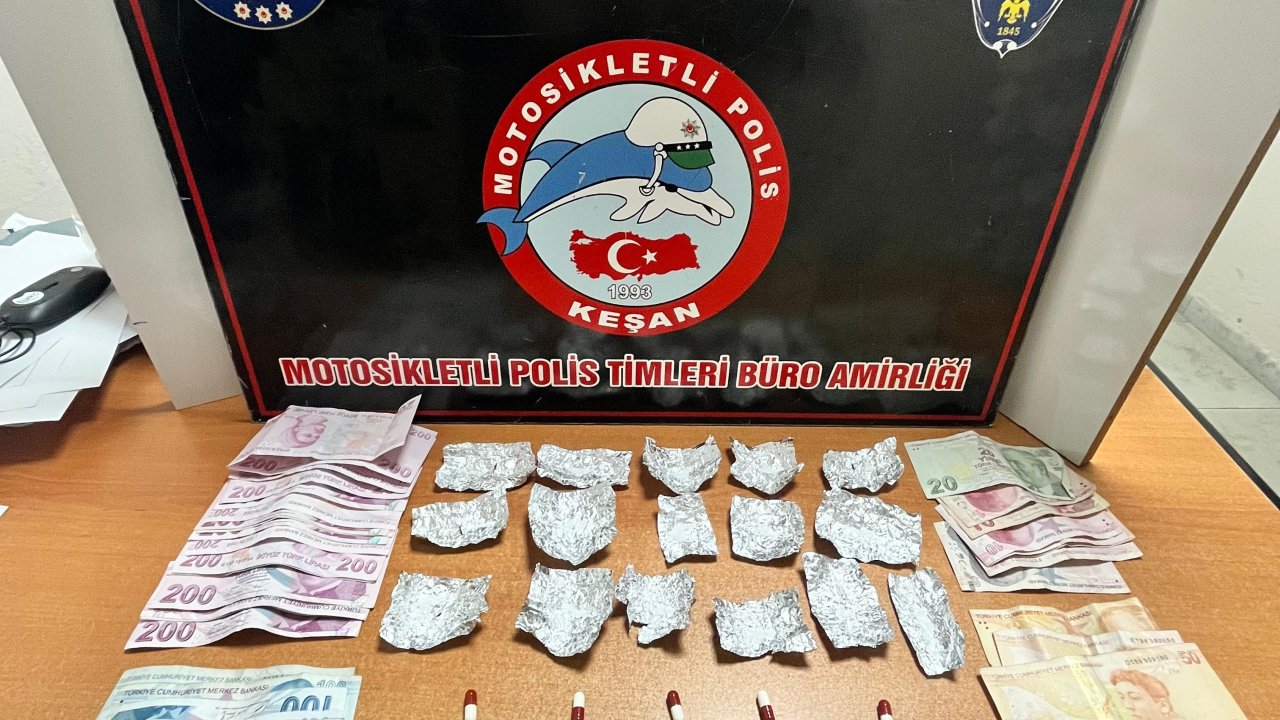 Edirne’de üzerinde uyuşturucuyla yakalanan şüpheliye gözaltı