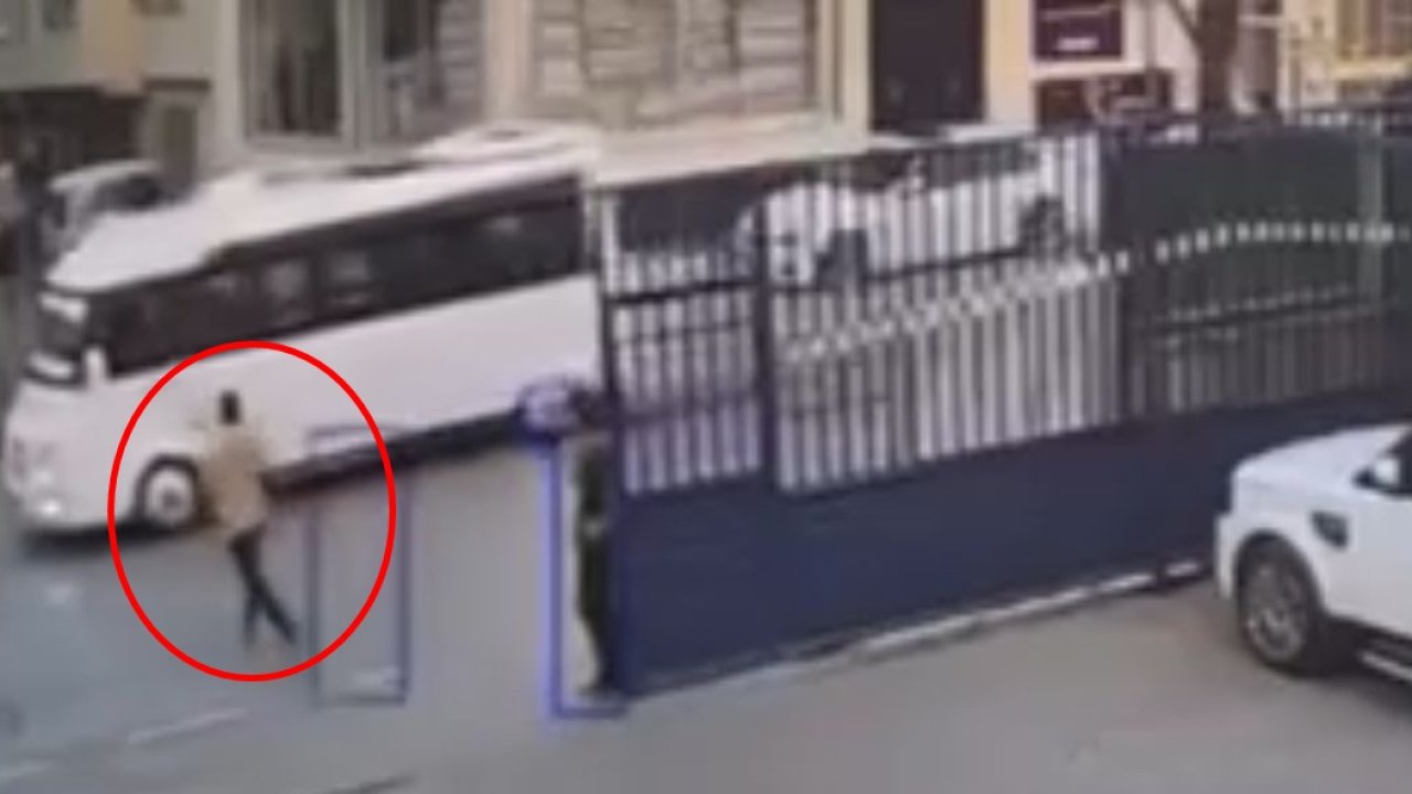 El freni çekilmeyen minibüsü koşarak durdurup park etti; o anlar kamerada