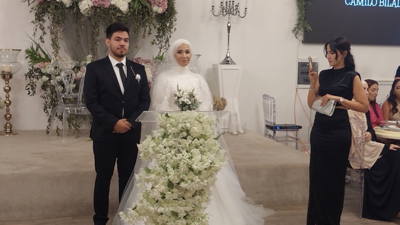 İnegöllü Beyza, dil kursunda tanıştığı Kolombiyalı Camilo ile evlendi