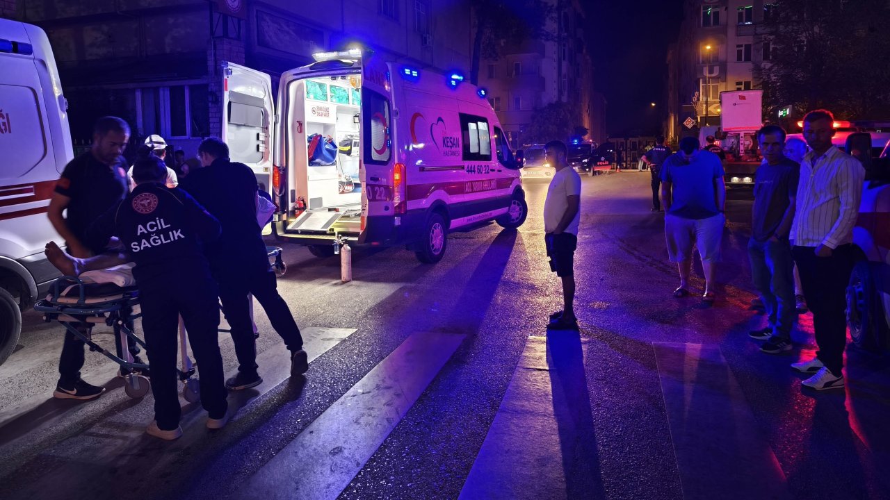 Orduevinin yatakhanesinde çıkan yangında 16 asker dumandan etkilendi