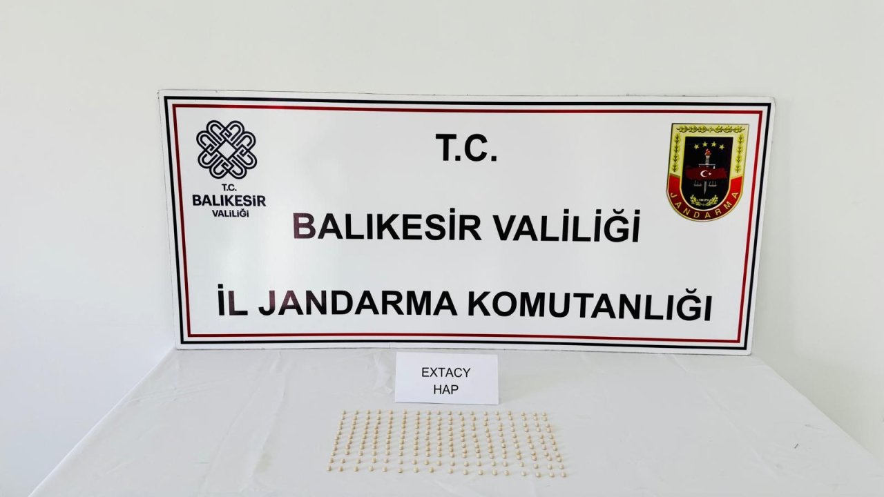 Otogarda çok sayıda uyuşturucu hapla yakalanan şüpheli tutuklandı