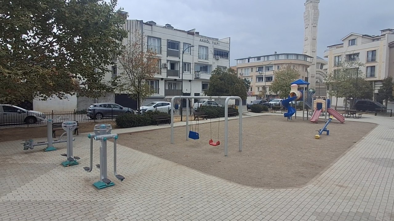 Parkta oynayan çocuk yorgun mermi ile yaralandı