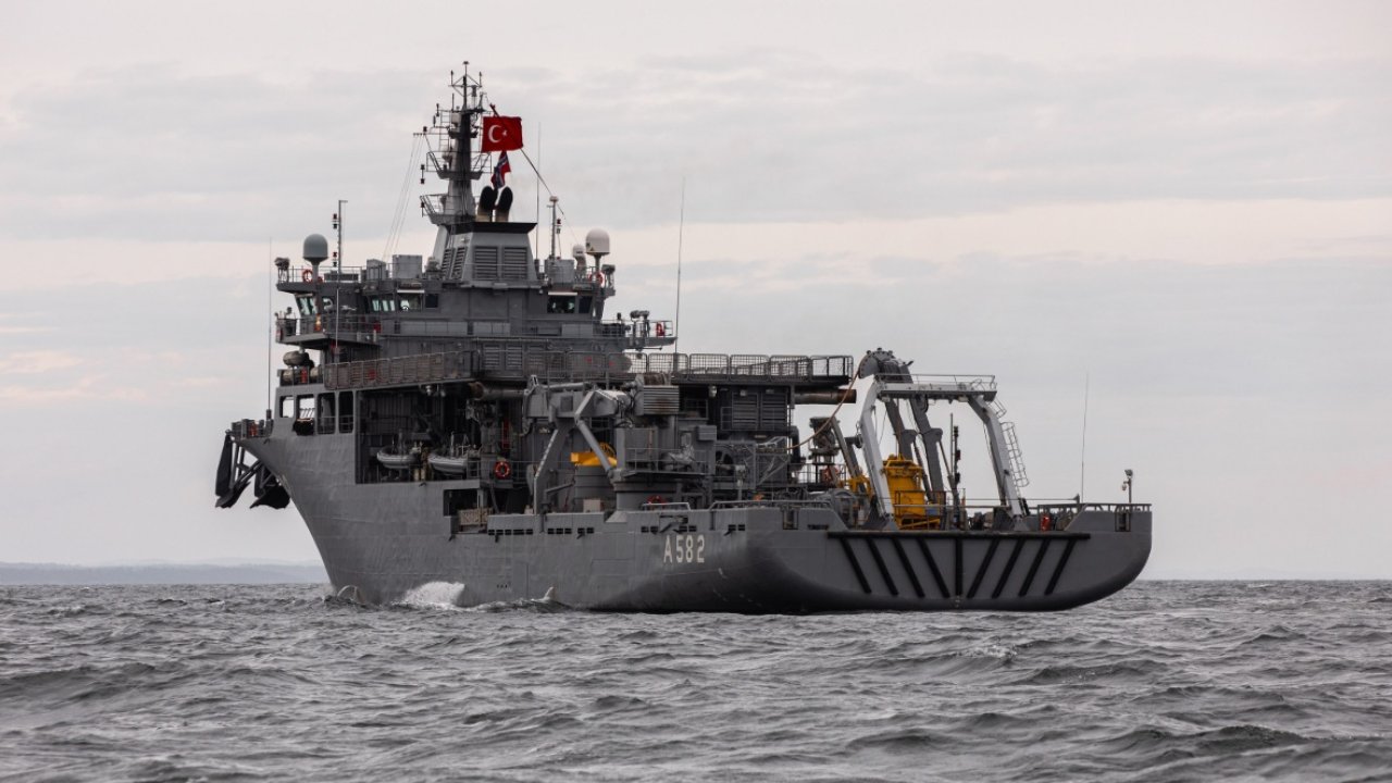 TCG Alemdar da Halit Yukay için bölgede
