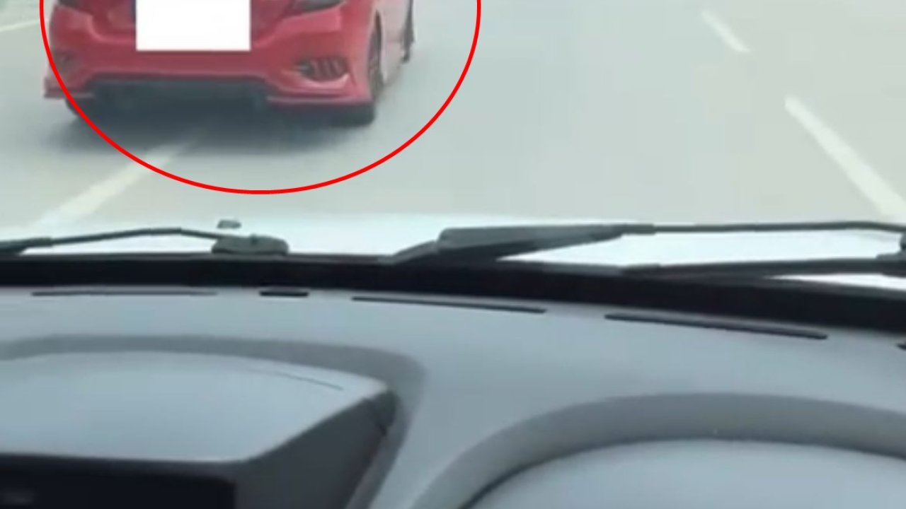 Trafikte makas atıp yarıştılar; o anlar kamerasında