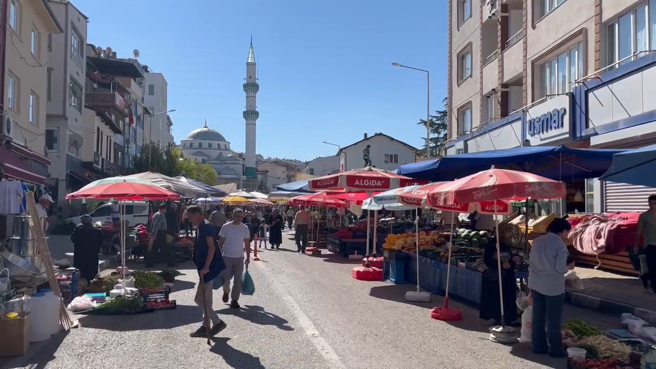 Zeki Müren'in şarkısındaki 'Beyce Pazarı', asırlardır dualarla açılıyor