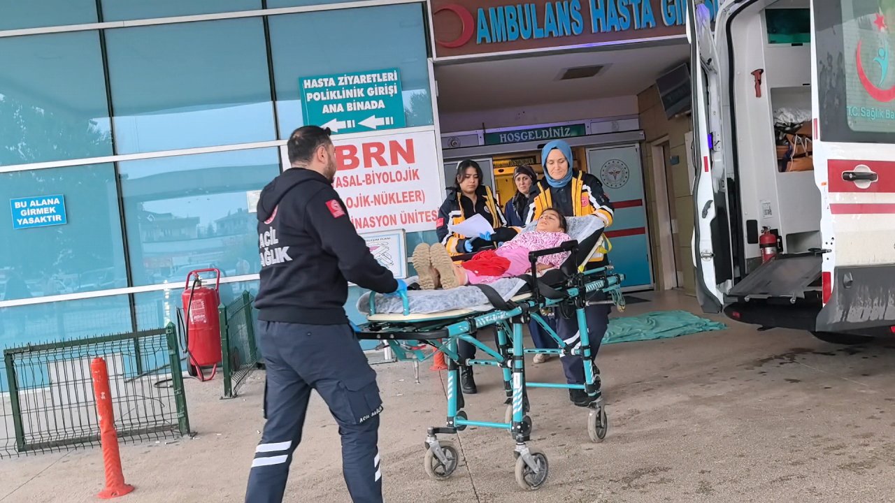 250 kiloluk demir kapının üzerine devrildiği Asmin ağır yaralandı