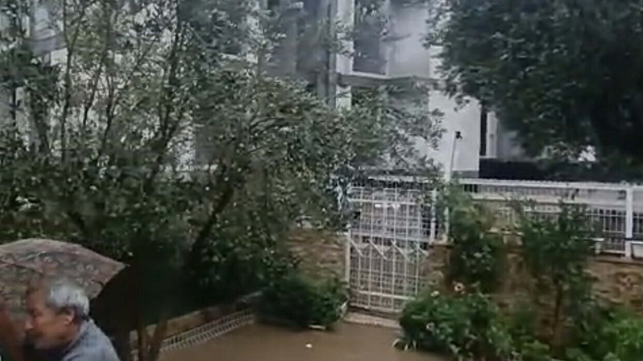 Ayvalık'ta sağanak; metrekareye 63,8 kilogram yağış düştü