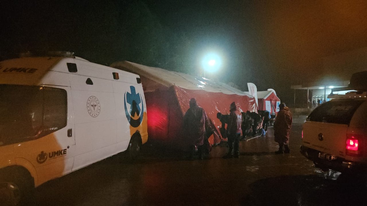 Balıkesir Sındırgı'da 6.1 büyüklüğünde deprem