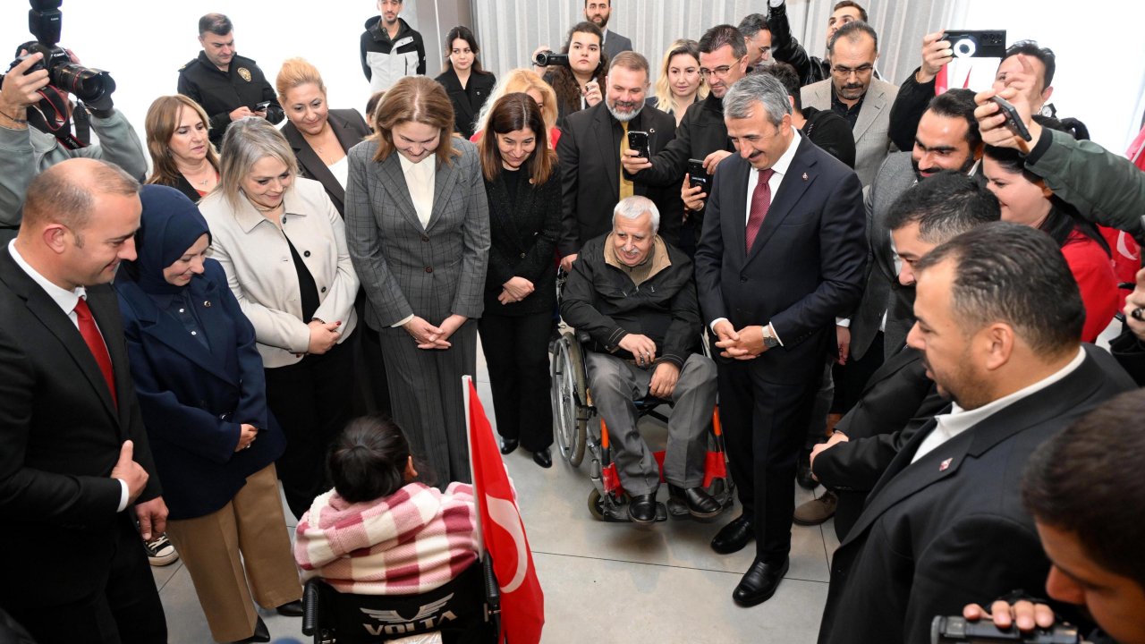 Edirne’de 30 engelli vatandaşa, akülü tekerlekli sandalye dağıtıldı