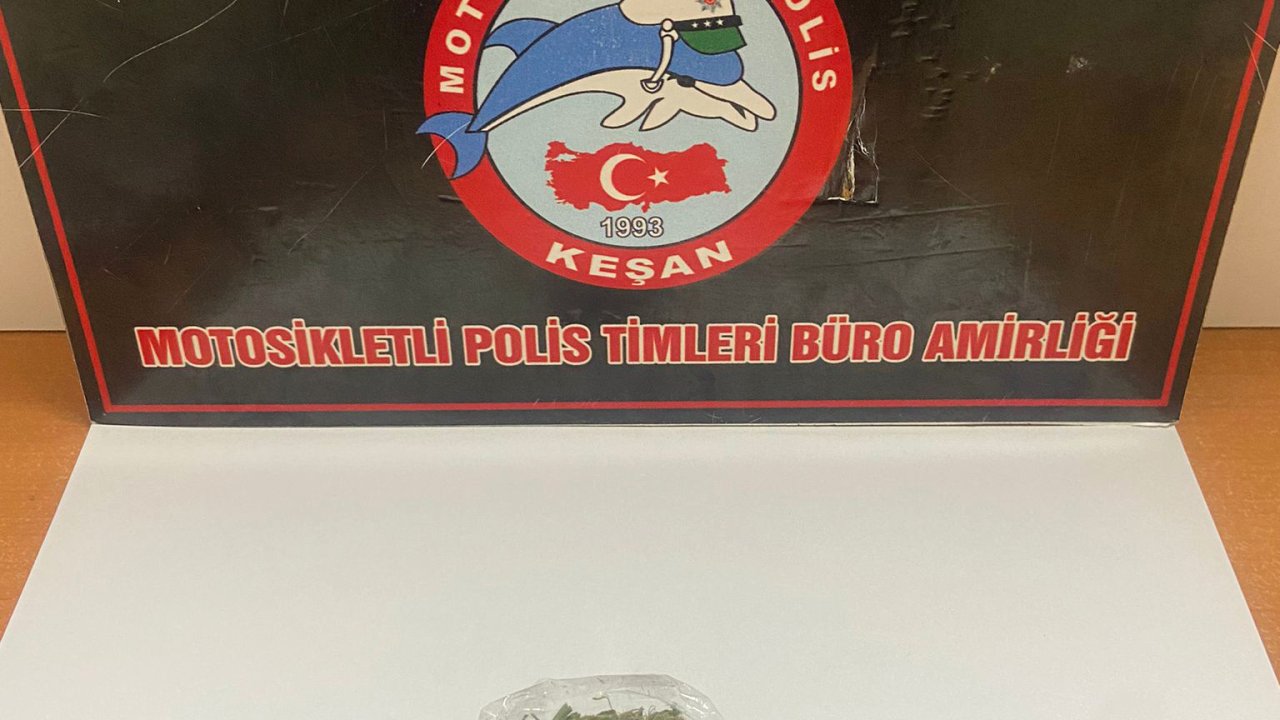 Üzerinde uyuşturucuyla yakalanan şüpheliye gözaltı