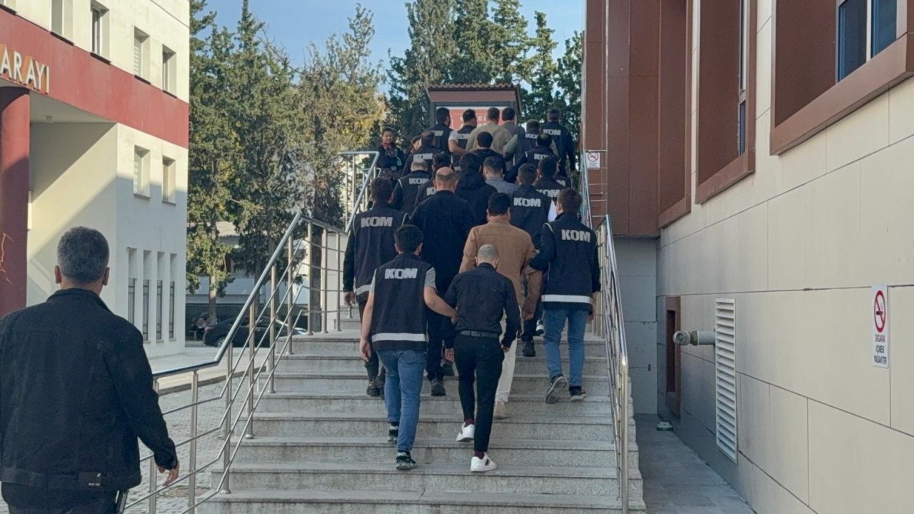 Yalova İl Göç İdaresi Müdürlüğü’ne 'rüşvet' operasyonunda 9 şüpheli adliyede