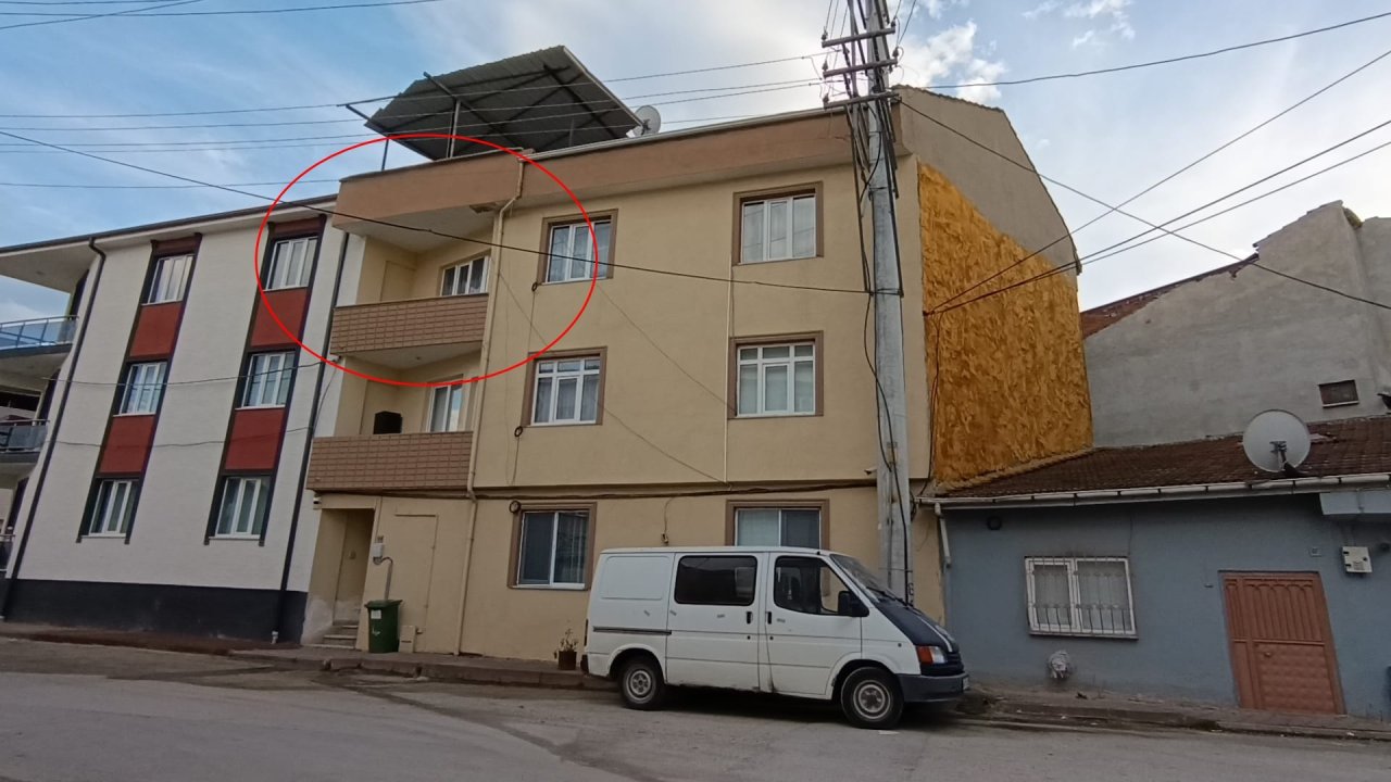 Balkonda oynarken düşen 2 yaşındaki Veysel ağır yaralandı