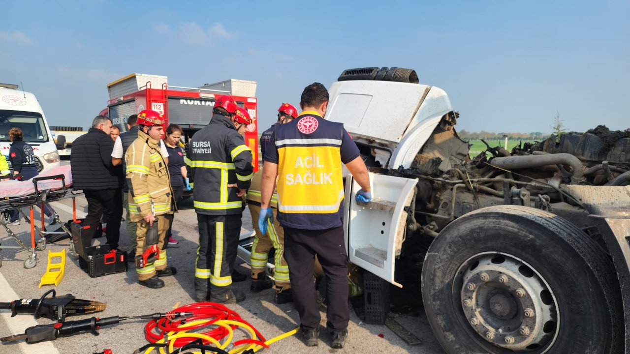 Bursa'da süt tankeri TIR'a arkadan çarptı: 1 yaralı