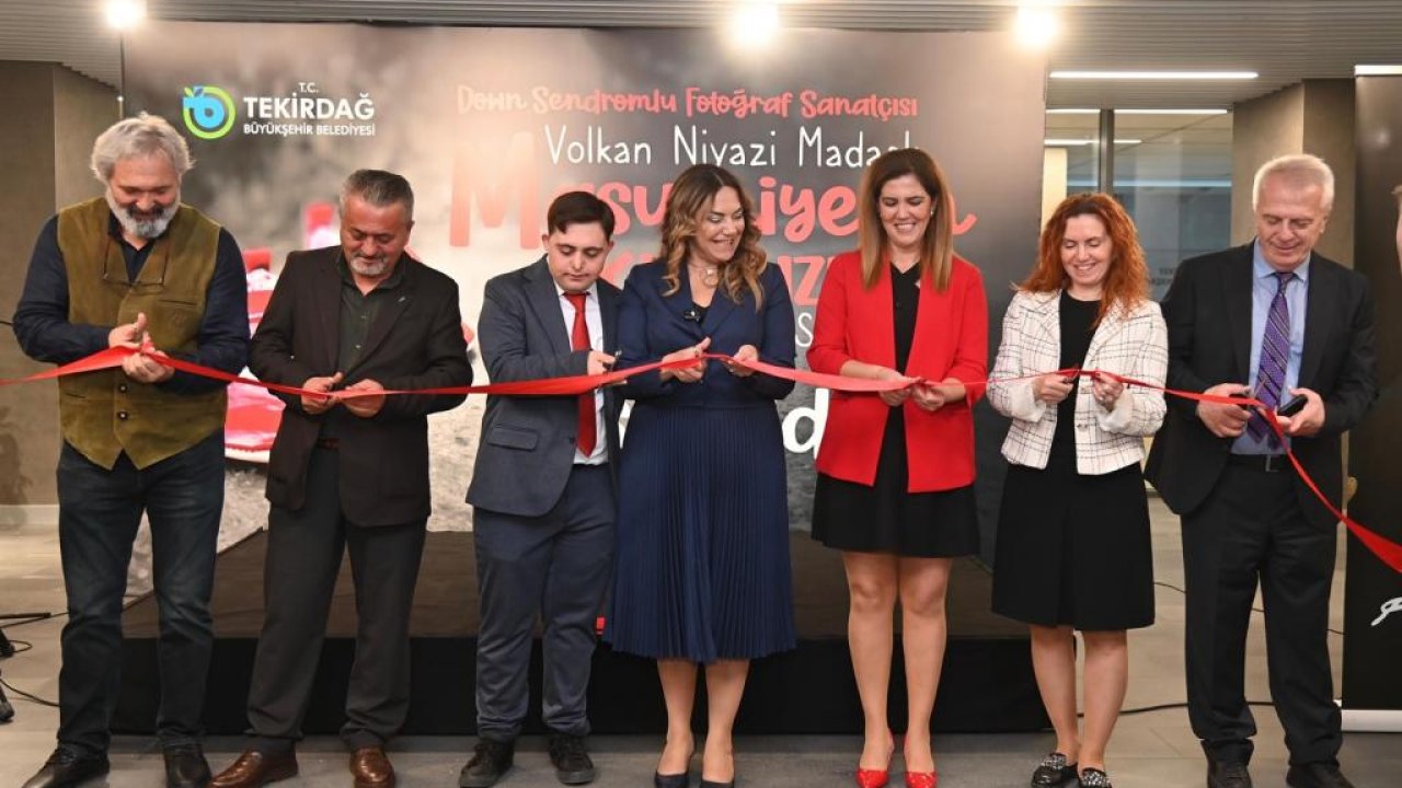 Down sendromlu sanatçı Madaslı'nın 'Masumiyetin Kırmızısı' serigisi Tekirdağ'da