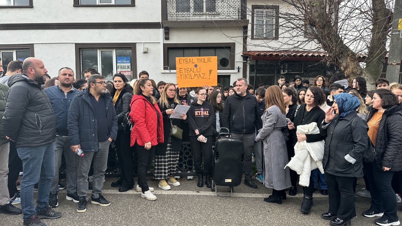 Edirne'de depreme dayanıksız raporu verilen lisenin öğrencileri, Vali Sezer ile görüştü