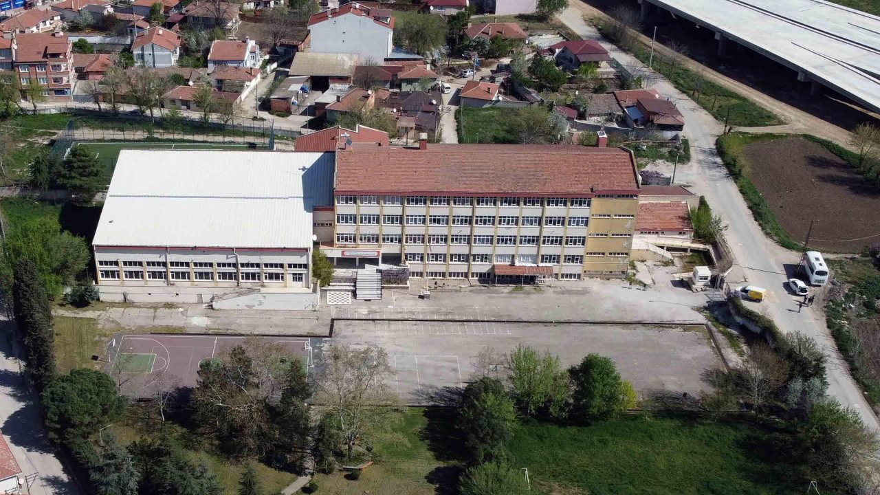Edirne'de depreme dayanıksız raporu verilen lisenin yıkılmasına karar verildi