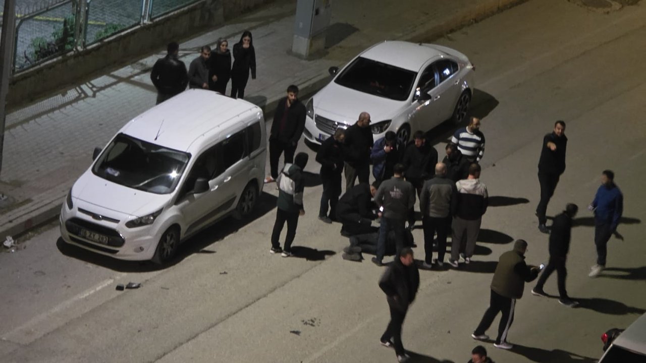 Hafif ticari araç ile çarpışan motosikletin sürücüsü yaralandı