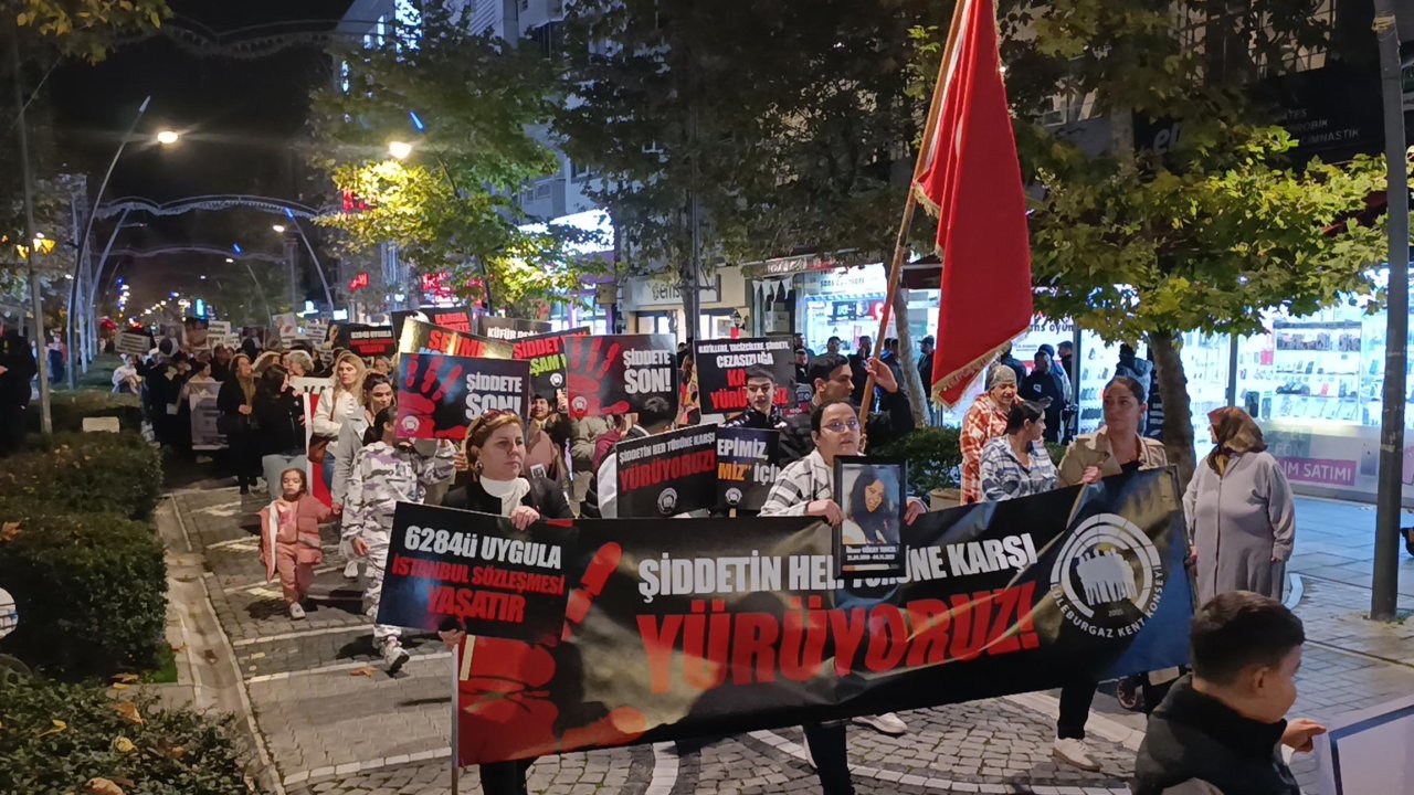 'Kadına ve çocuğa şiddete hayır' pankartı taşıyan Rümeysa'nın öldürülmesine ilişkin 16 tutuklama