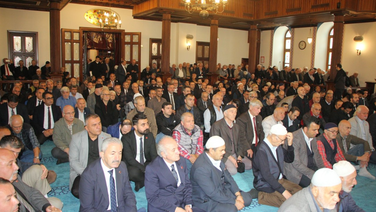 Kocaeli'de camilerde Atatürk için mevlit okutuldu/Ek fotoğraflar