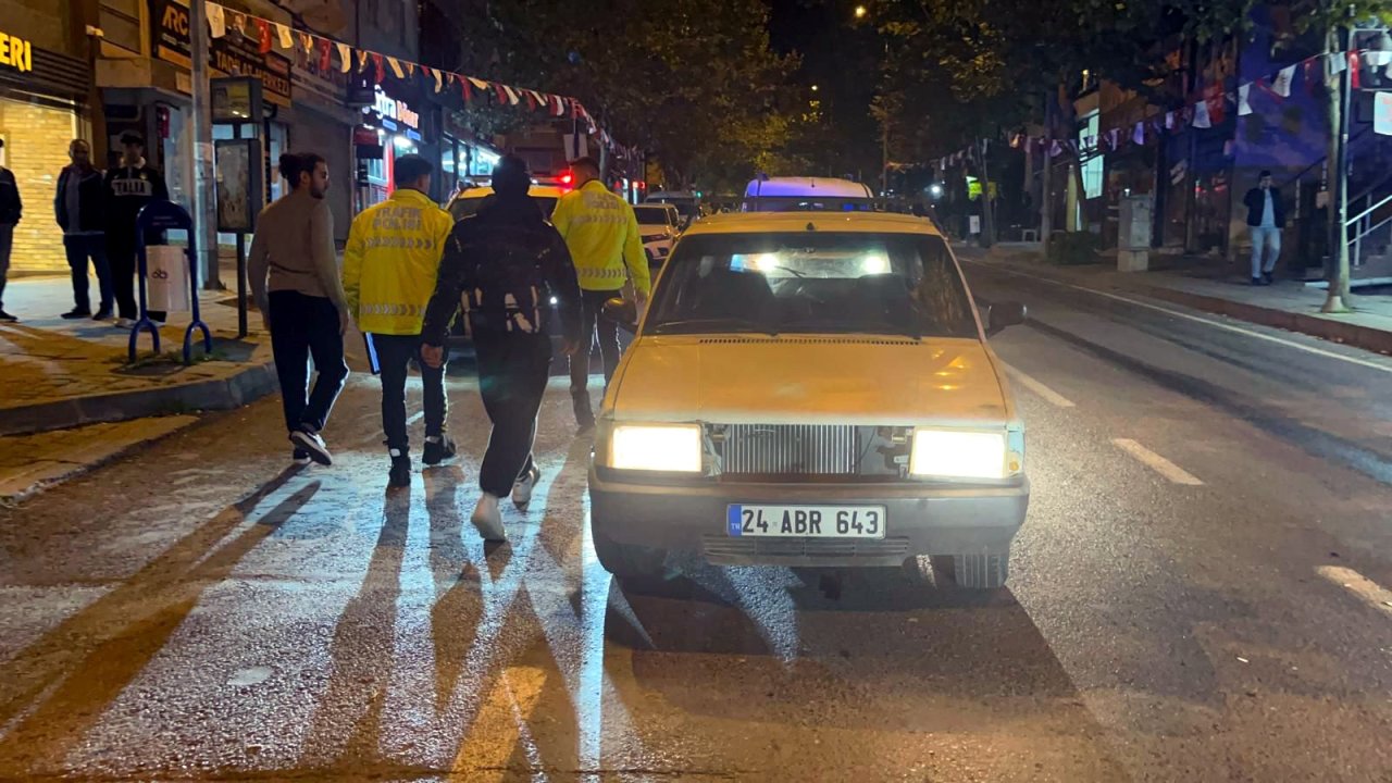 Kontrolden çıkan motosiklet otomobile çarptı; 1 yaralı
