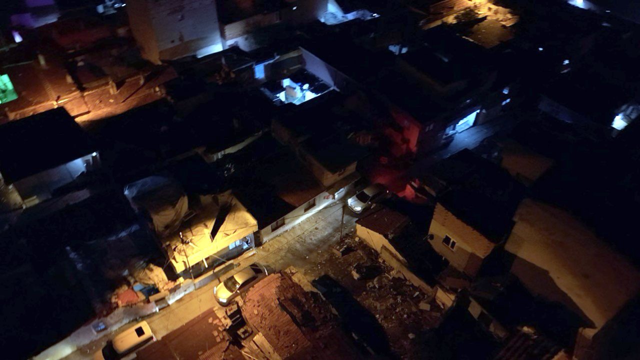 Tekirdağ'da asayiş olaylarıyla anılan mahalleye 700 polisle şafak operasyonu