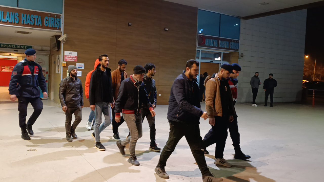 Bursa'da 8 kaçak göçmen yakalandı