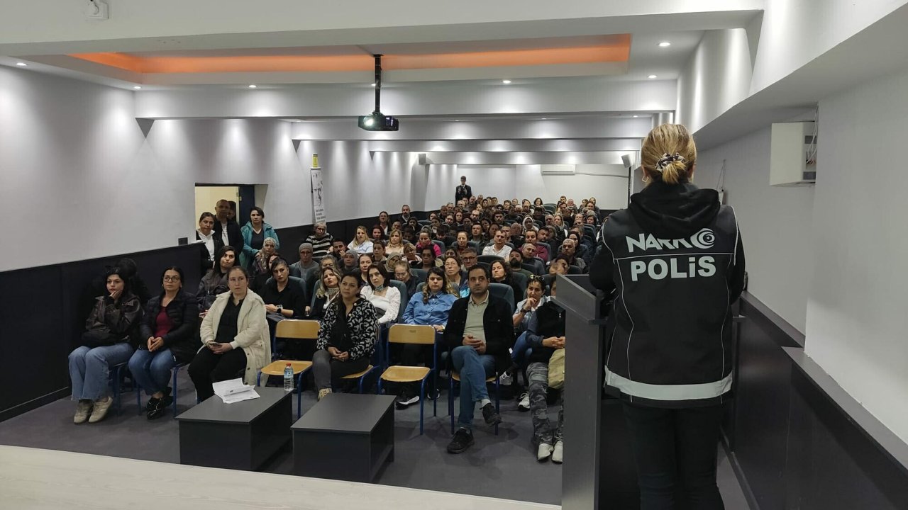'En İyi Narkotik Polisi: Anne' projesi Ayvalık'ta velilerle buluştu