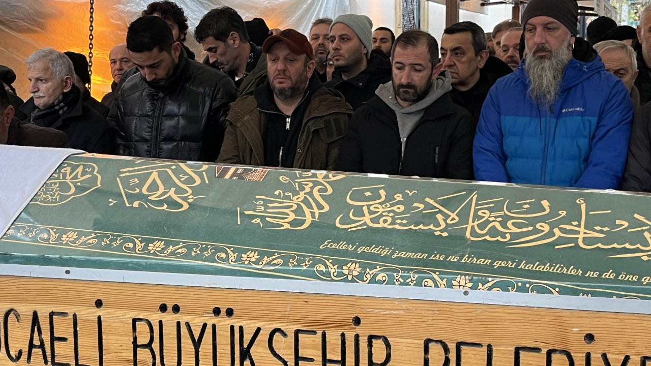 Oyuncu Serkan Keskin'in babası İzmit'te toprağa verildi