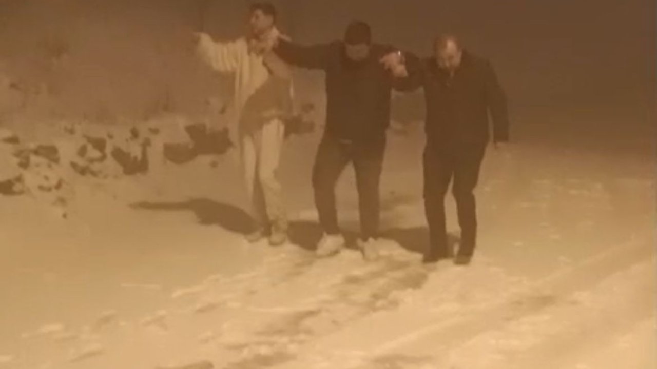 Uludağ'a kar yağışını horonla kutladılar