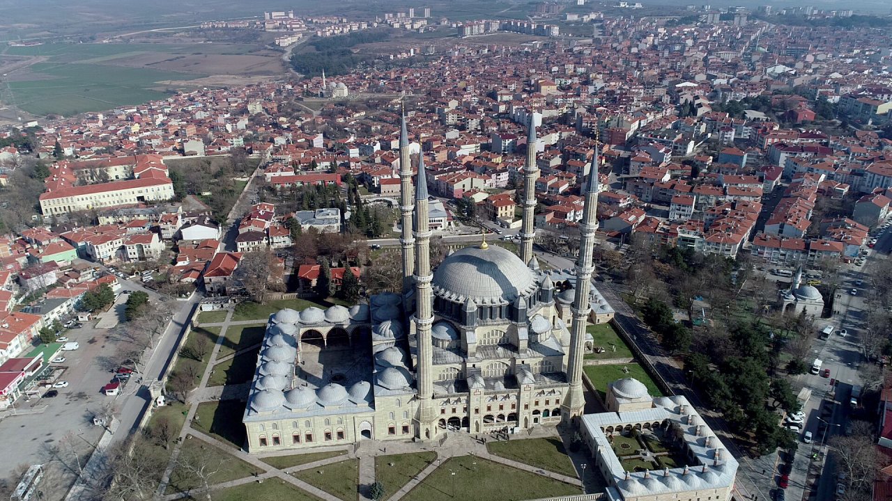 AK Parti'li Aksal: Selimiye Camisi'nin ramazanda tamamen ibadete açılması planlanıyor