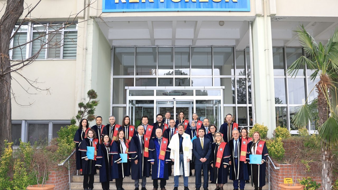 BUÜ’de profesörlük belgeleri törenle verildi