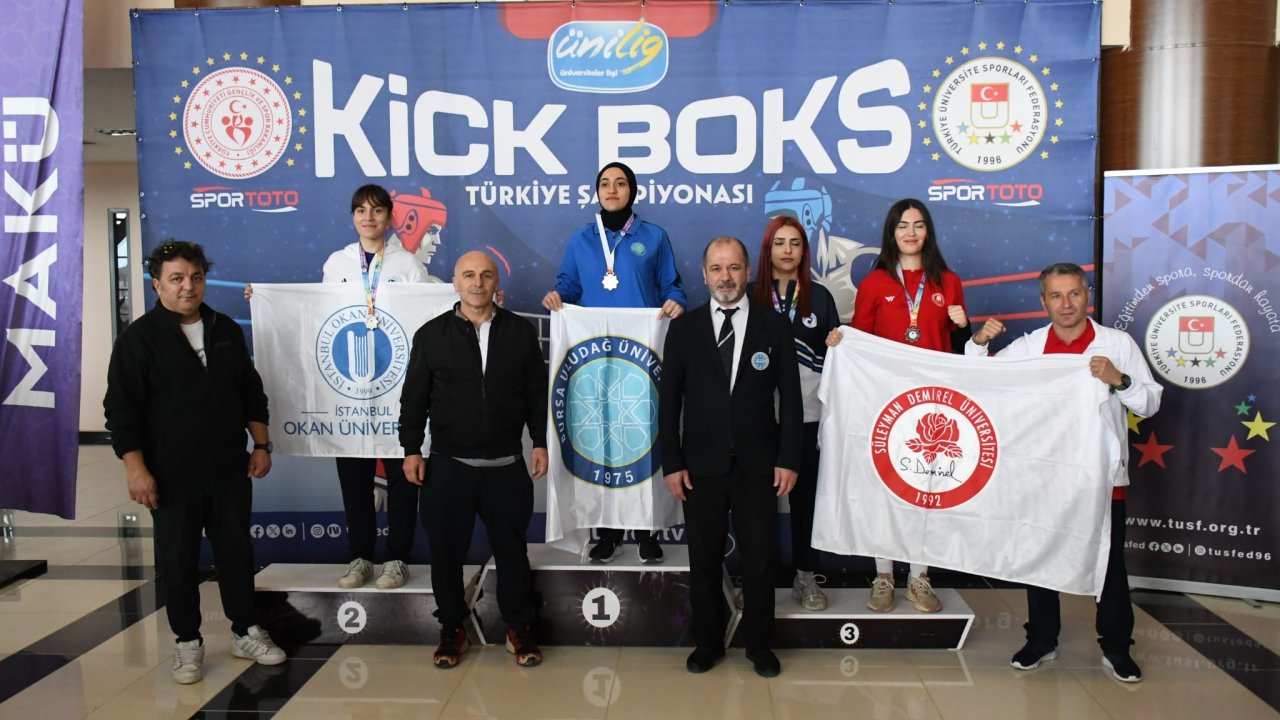 BUÜ’lü öğrencilerden, Ünilig Kick Boks Türkiye Şampiyonası’nda 4 madalya