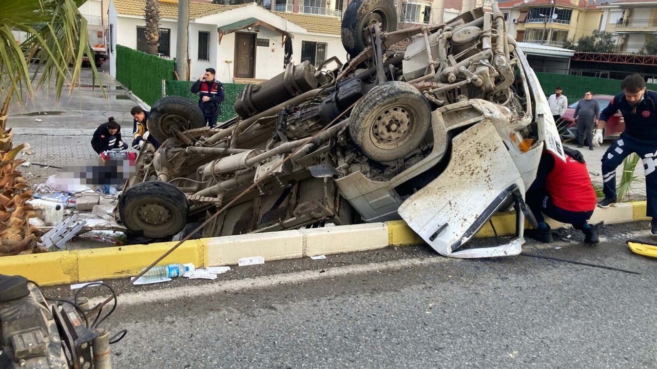 İnşaat işçilerini taşıyan kamyonet devrildi: 2 ölü, 1 ağır yaralı
