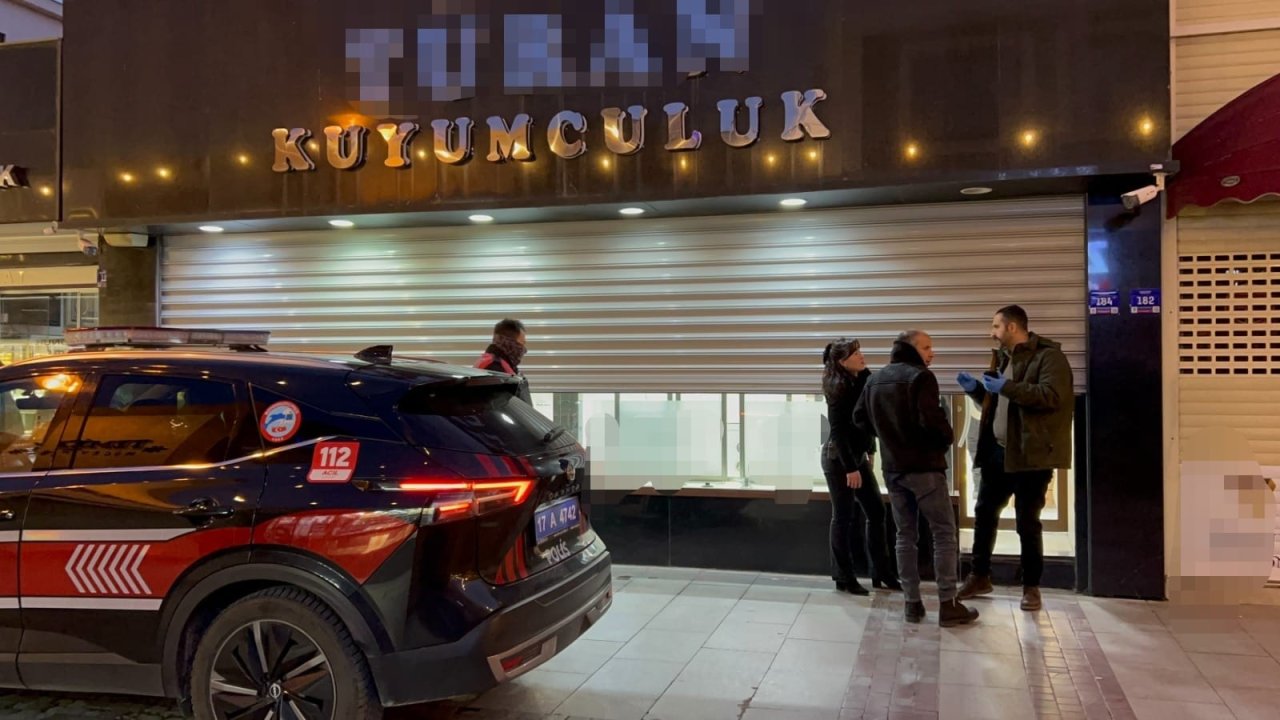 Kar vaadiyle para ve altın topladığı öne sürülen kuyumcu ve oğlu kayıp