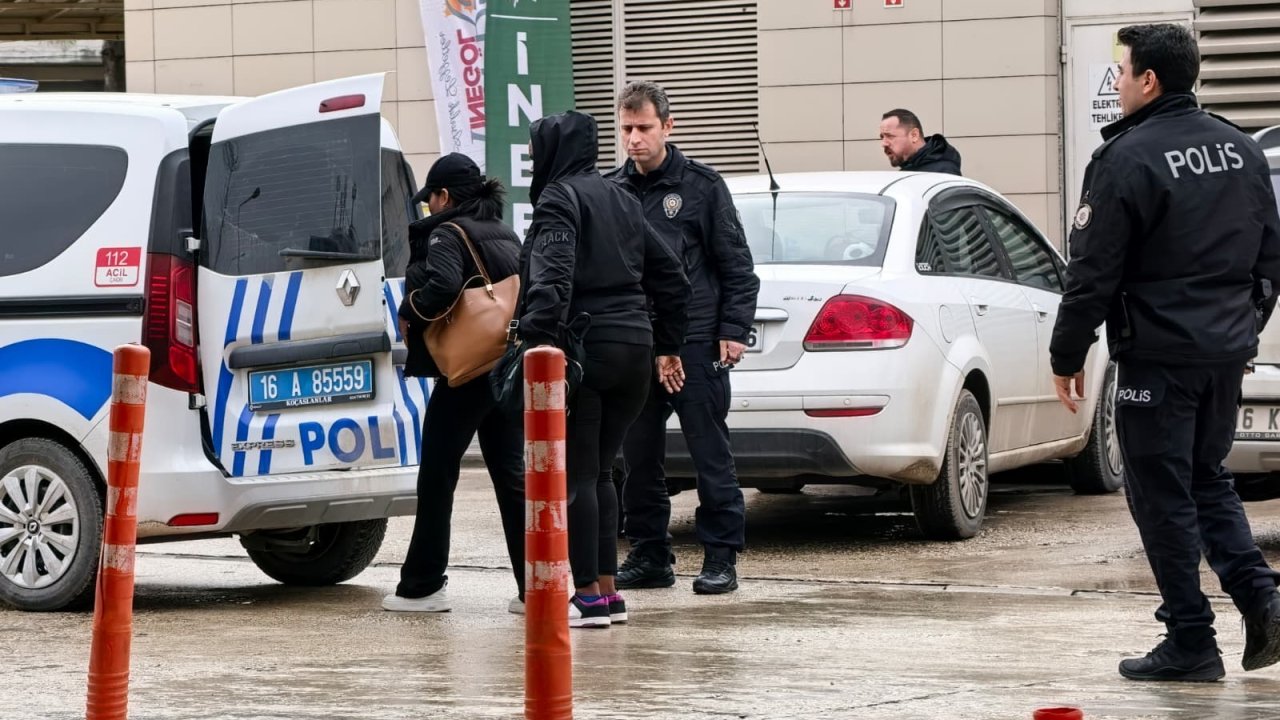 Masaj salonu operasyonunda çalışma izni olmayan yabancı uyruklu 3 kadın yakalandı