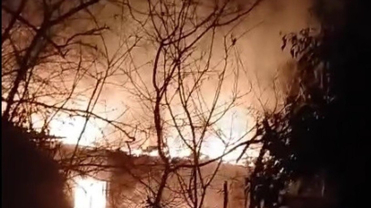 Tekirdağ'da yangında tek katlı ev kullanılamaz hale geldi