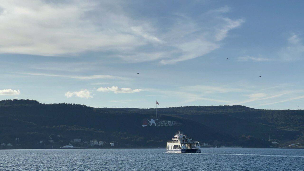 Bozcaada ve Gökçeada'da feribot seferlerine fırtına engeli