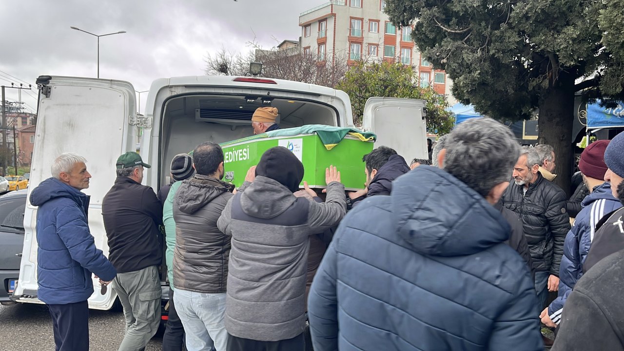 Burdur'daki kazada ölen aynı aileden 4 kişi toprağa verildi